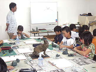 子ども造形教室の様子の画像